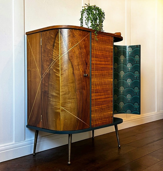 Walnut 1920’s inspired art deco gatsby cocktail cabinet, entertainment bar, whiskey unit, for bespoke design – A rare vintage treasure